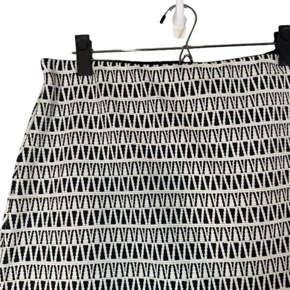 Express Black & White Abstract Stretch Pull On Pencil Straight Skirt Women Sz M - Picture 4 of 7